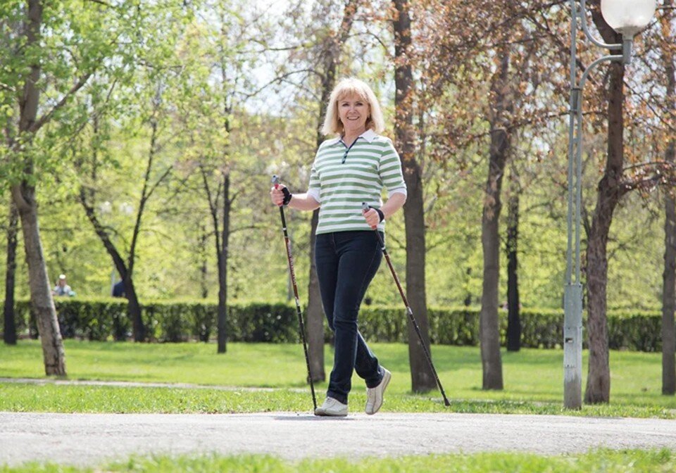     Получить солнечный витамин D можно гуляя по улице. Валерий ЗВОНАРЕВ