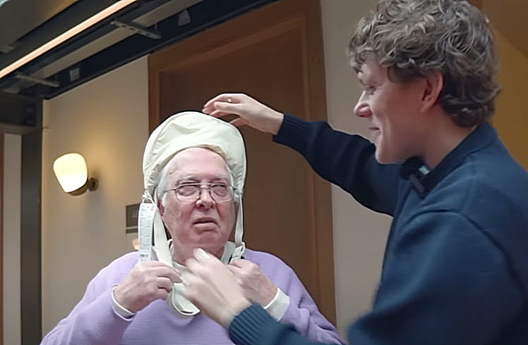    Блогер Зак Элсоп и его модель Рей Булл