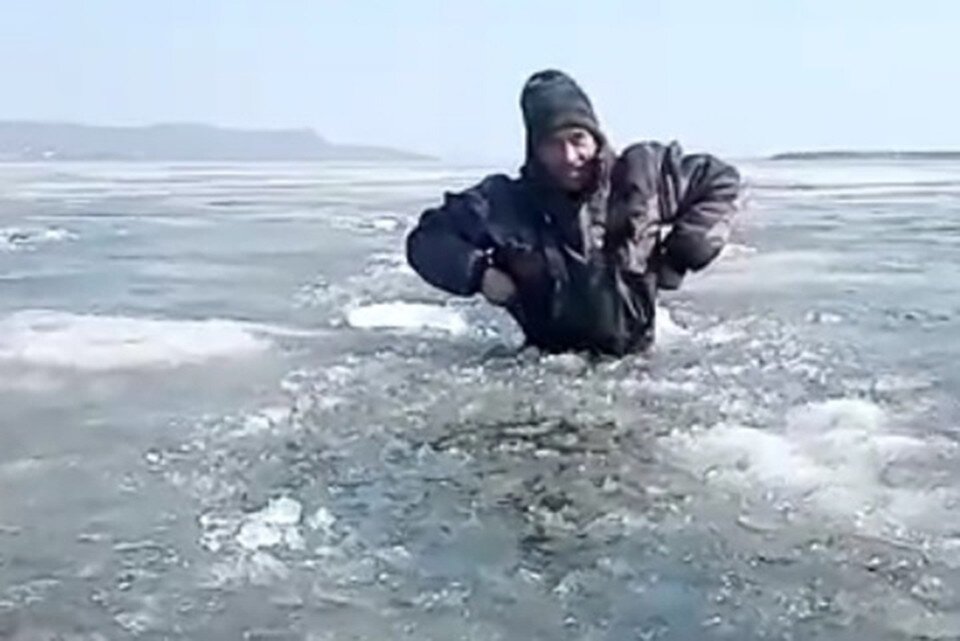     Кадрами видео рыбаки поделились в социальных сетях.  принтскрин видео.