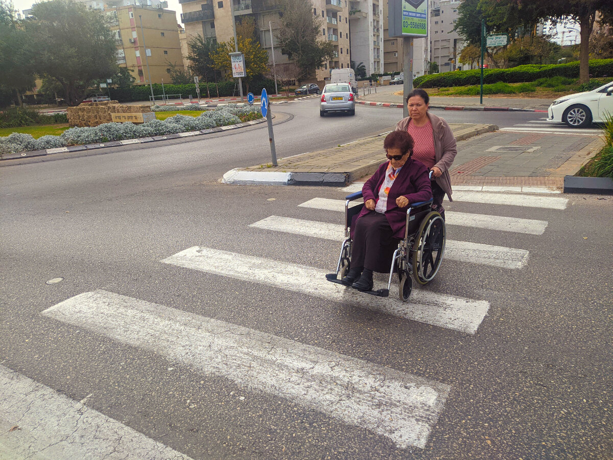 Метапелет - уход за пожилыми - очень распространенная в Израиле работа. 