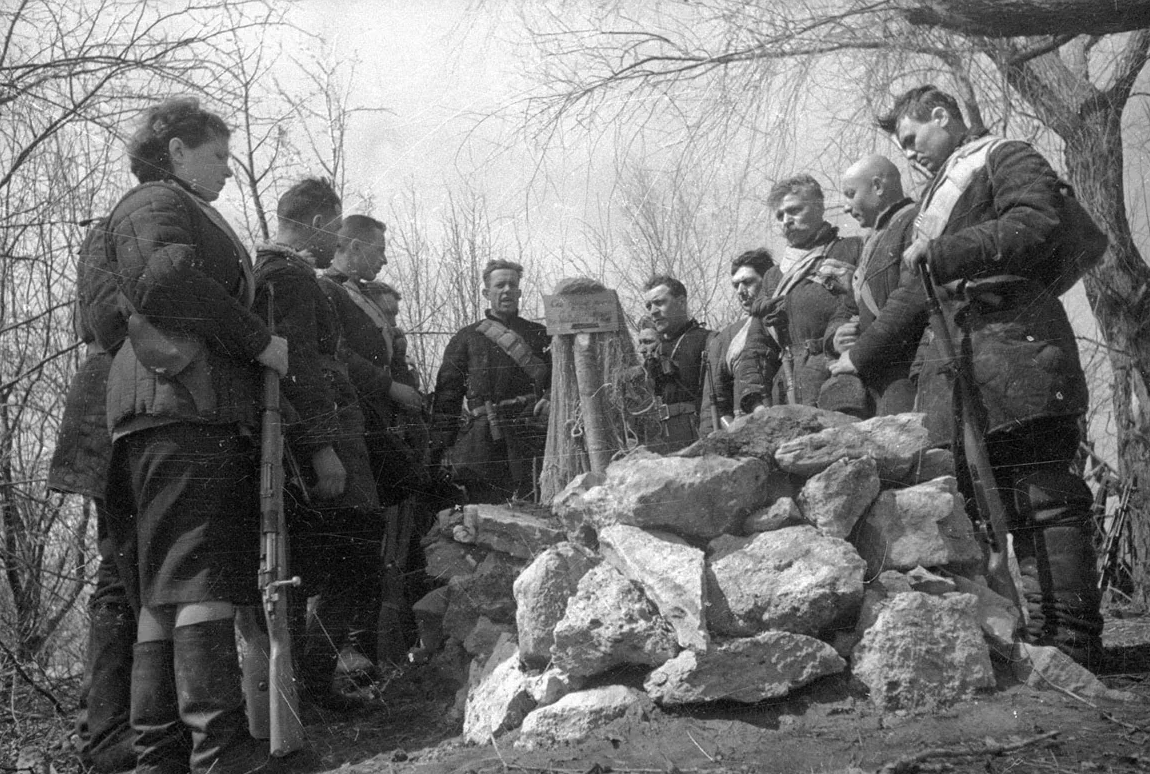 За линией фронта: Увлекательные рассказы о жизни и сопротивлении во время  Великой Отечественной войны | Историческая любовь | Дзен