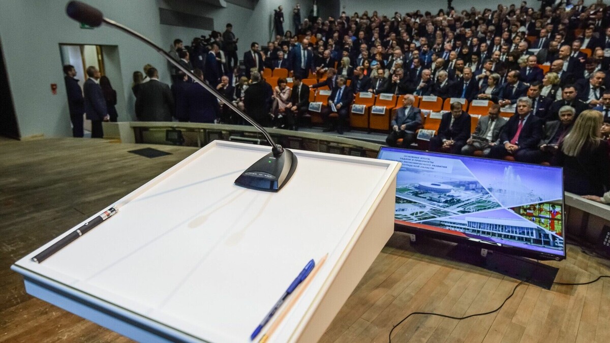     Губернатор Якутии Айсен Николаев встретился с послом КНР в России Чжан Хэньуэем. Известный политобозреватель назвал действия главы региона «сигналами во Вселенную в поисках разума».