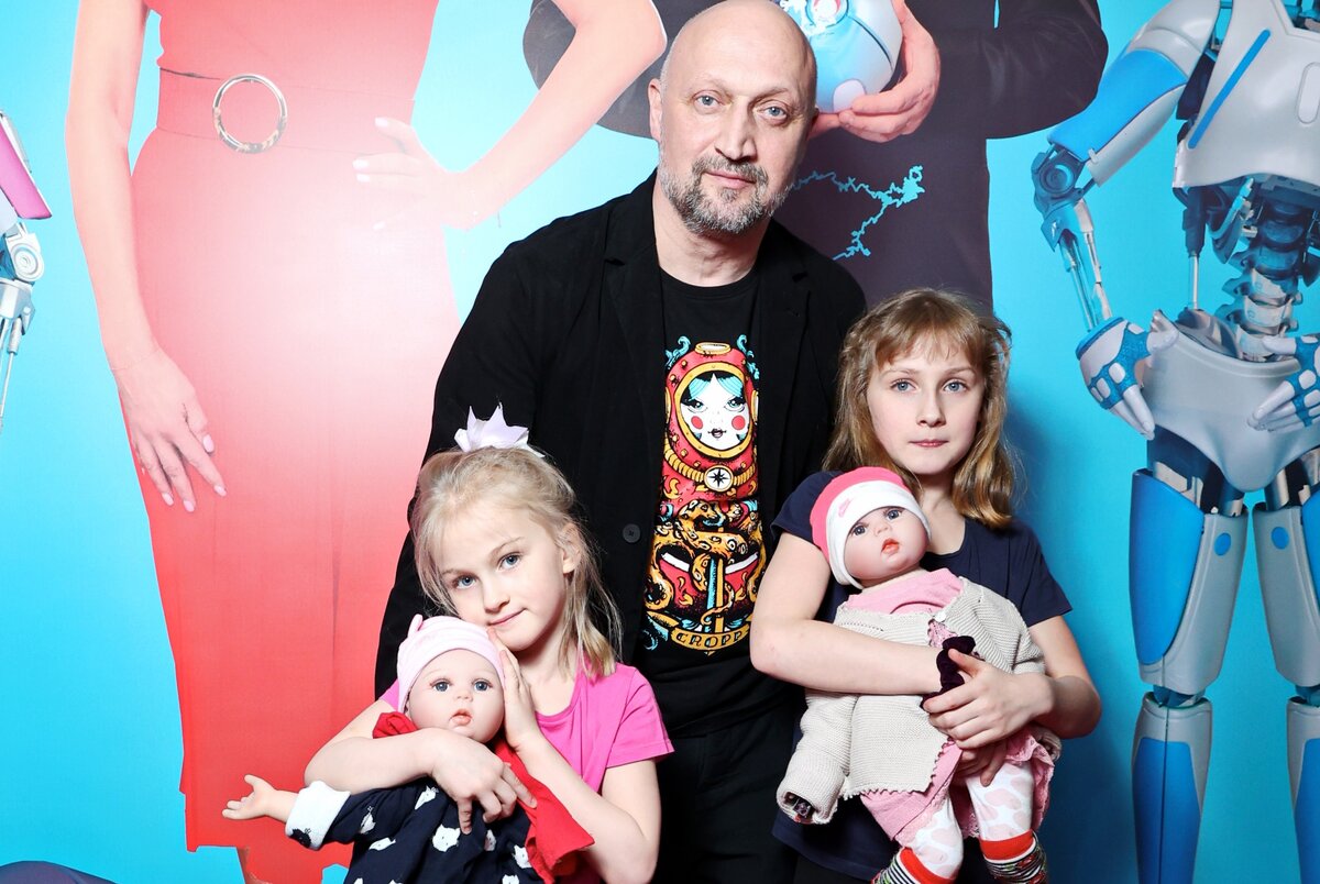     Гоша Куценко с детьми Геннадий Авраменко
