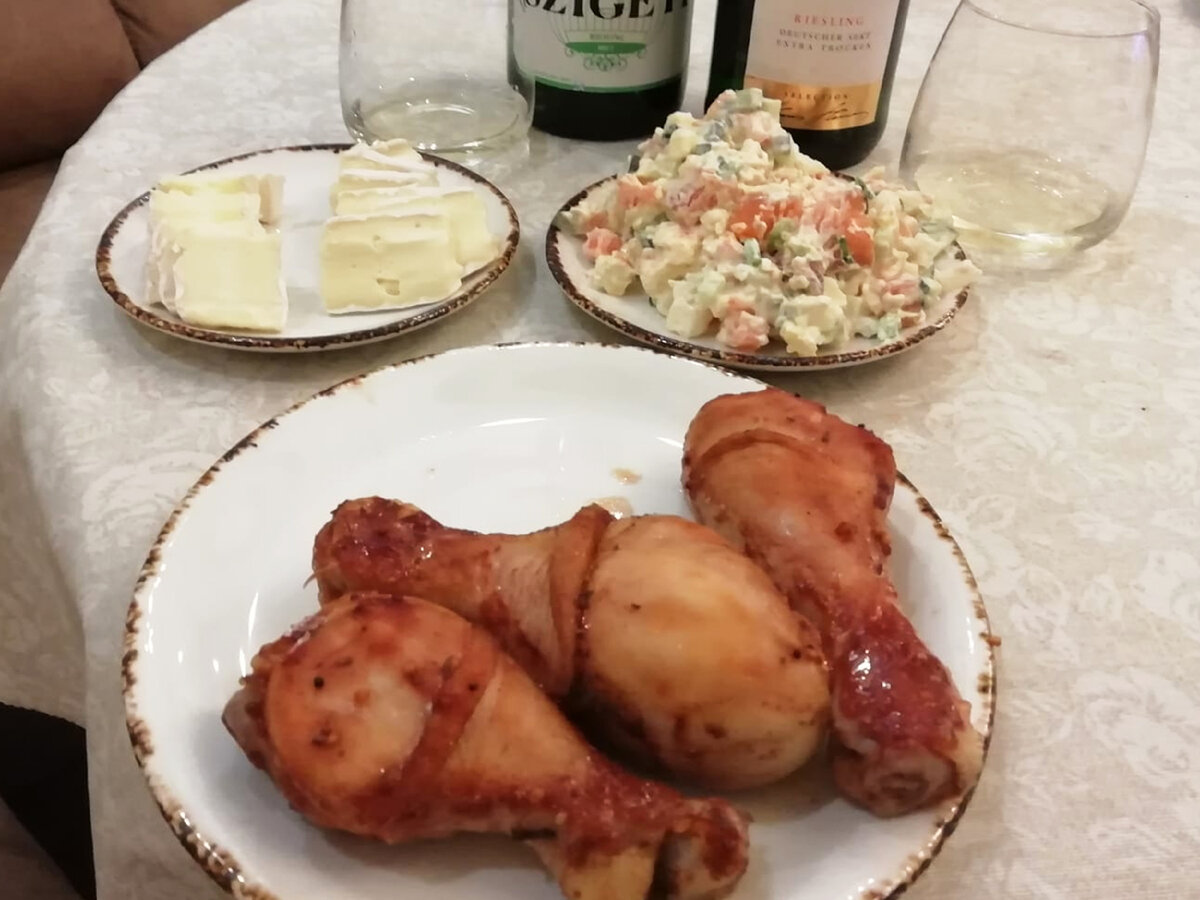 Отличная закуска,отличное второе блюдо с салатом и гарниром