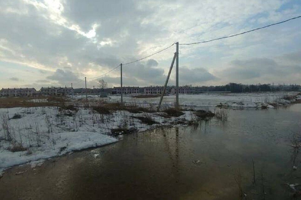     Уровень воды на затопленных дорогах уже спал. Фото: предоставлено местными жителями.