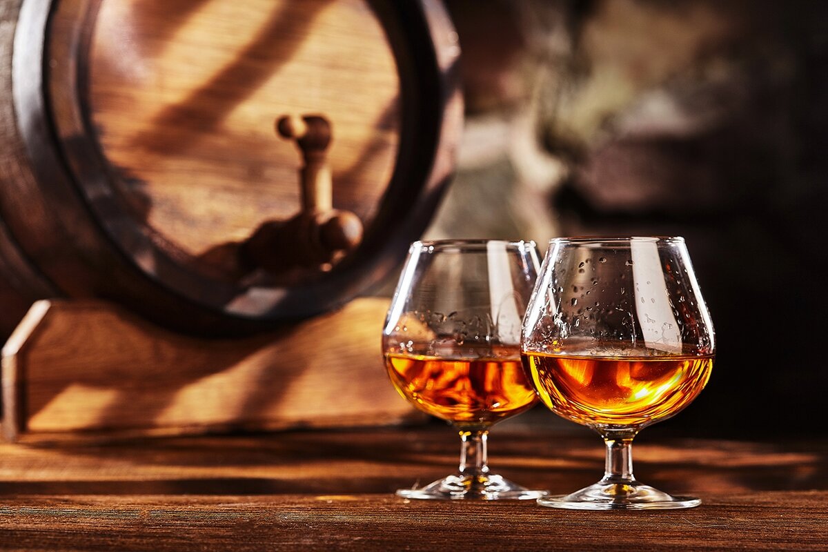 Коньяк (С) behance.net/gallery/51447535/Cognac-in-cellar-Wooden-barrel?action=report