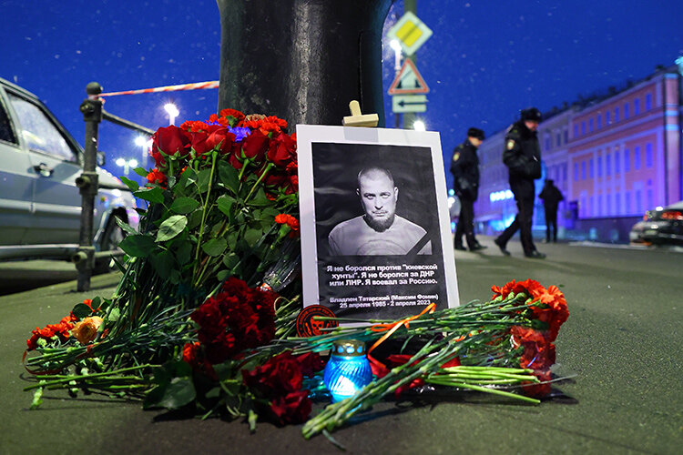    Взрыв в питерском кафе «Стрит-бар», в результате которого погиб военный корреспондент Владлен Татарский (Максим Фомин) и получили ранения различной тяжести более 40 человек, мгновенно стал одной из самых обсуждаемых тем в СМИ Фото: Alexander Kulebyakin / Global Look Press / www.globallookpress.com