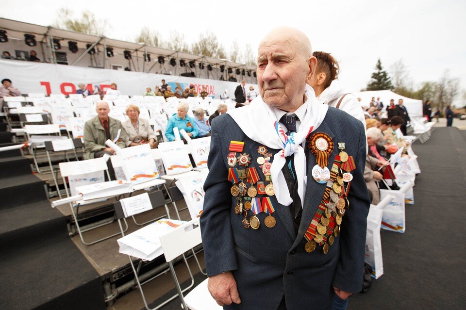     Правительство Петербурга поможет НКО, помогающим ветеранам. Александр ГЛУЗ