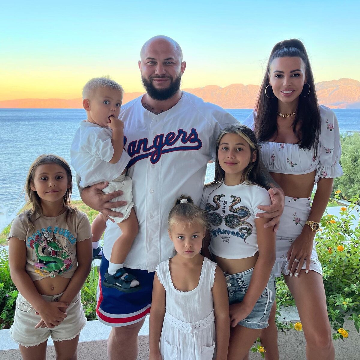    Джиган и Оксана воспитывают четверых детейСоцсети Оксаны Самойловой