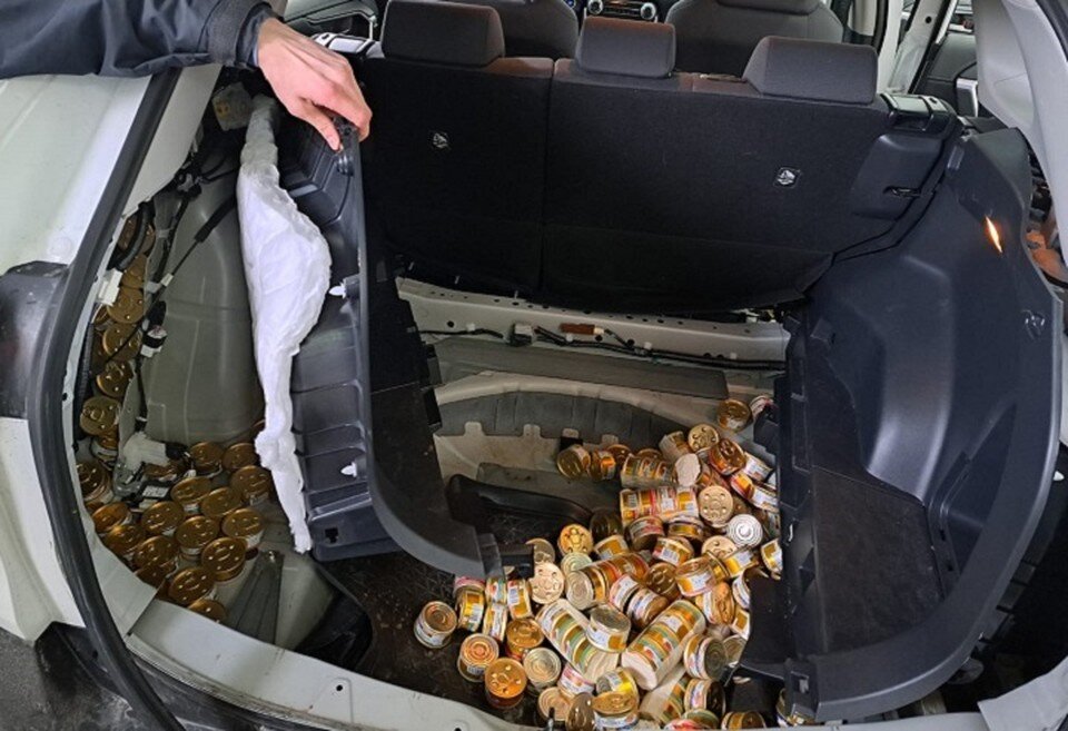     Мужчина перевозил из Эстонии в Россию 655 упаковок корма. Фото: СЗТУ