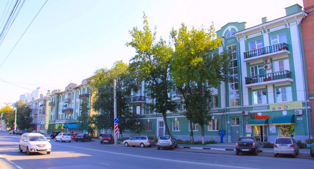 Улица Максима Горького между Ленинградским и Некрасовским спуском