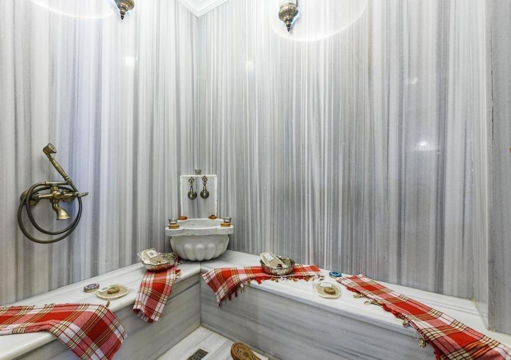 Не могу не разместить это. Свой хаммам в номере-это было очень здорово. Фото с сайта отеля.