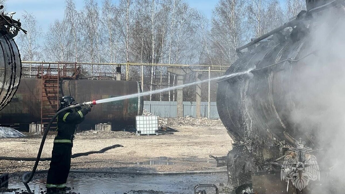     Появились подробности пожара на территории завода в Дзержинске. ЧП произошло на территории предприятия ООО «Эко-Мегаполис», сообщает пресс-служба ГУ МЧС.