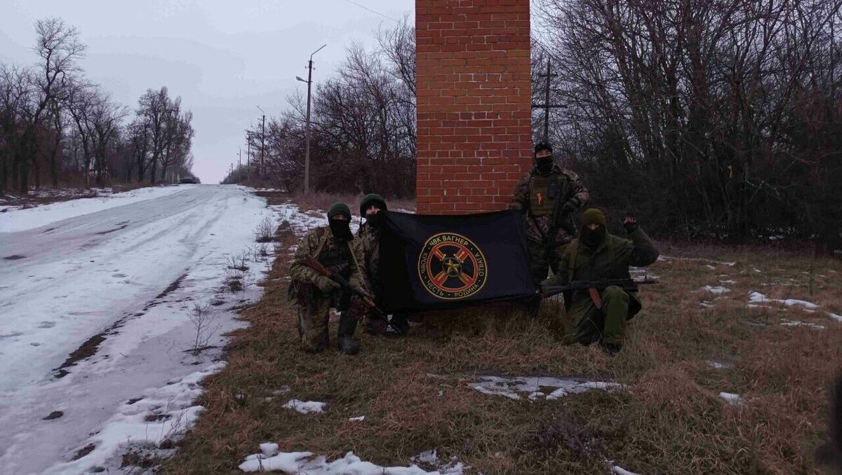     В Ростове-на-Дону распространяют листовки с приглашением устроиться на работу в ЧВК «Вагнер», сообщает Telegram-канал «Пресс-служба Пригожина».