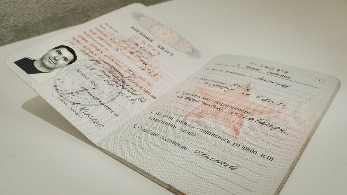     Из-за пока не принятых поправок об электронных повестках и санкциях для уклонистов в России, многие граждан начали проявлять интерес к вопросу переоформления своего имущества.