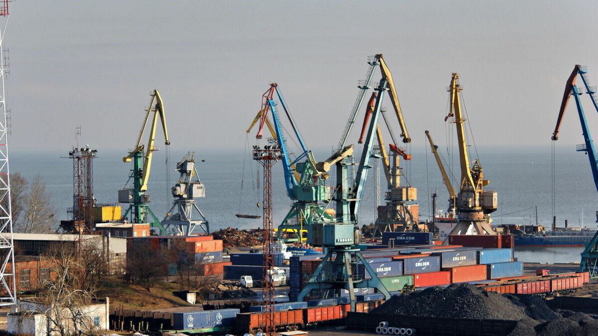     Генеральным директором «Таганрогского морского торгового порта» с 3 апреля стал Виктор Чертов, говорится на сайте предприятия.