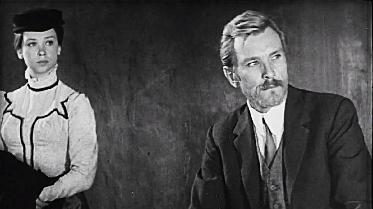 Кадр из фильма "Николай Бауман". Бауман (Игорь Ледогоров), Саша (Наталья Суровегина).