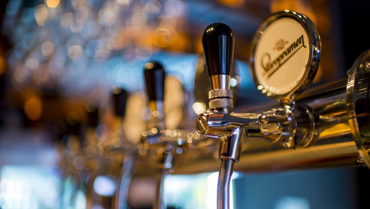     В Ростове ввели запрет на размещение рюмочных и пивных баров, чья площадь менее 50 «квадратов», ближе 20 метров от жилых домов, документы появились на портале администрации.