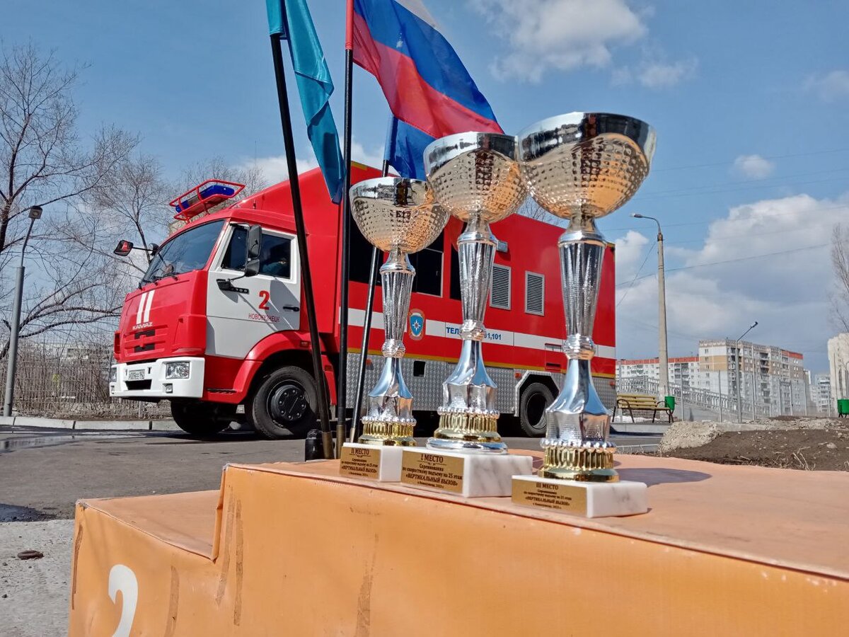 Пожарные и спасатели со всего Кузбасса на скорость поднимались на высотное  здание | Царьград. Кузбасс | Дзен