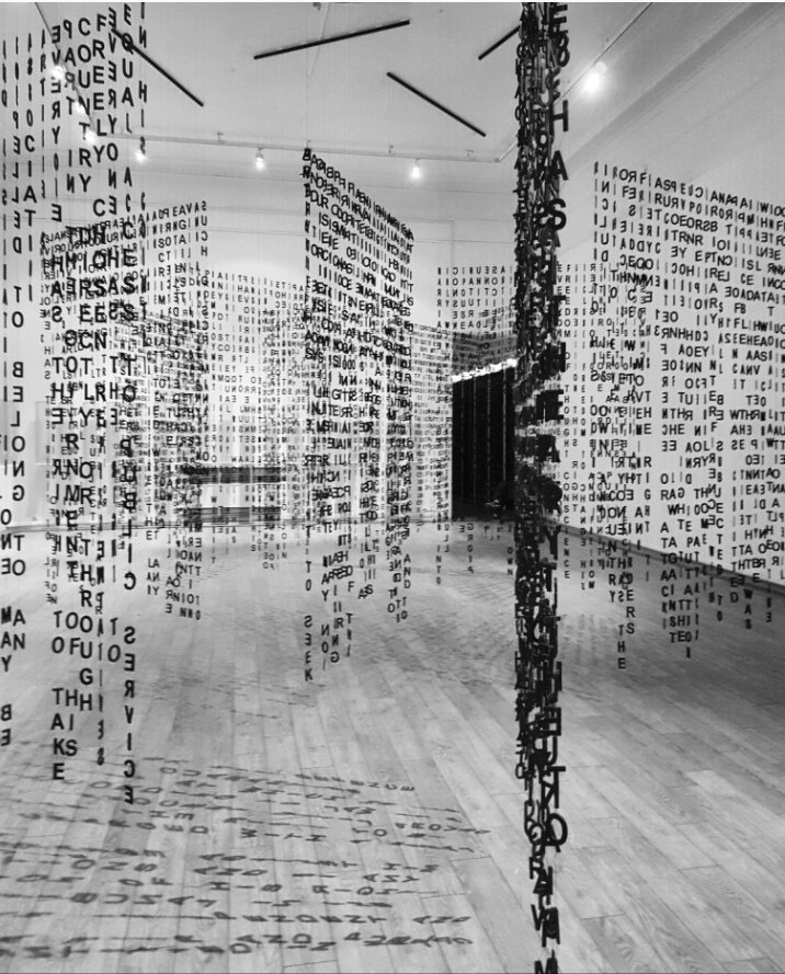 Или вот выставка современного искусства, на ней было представлено много интересных задумок...