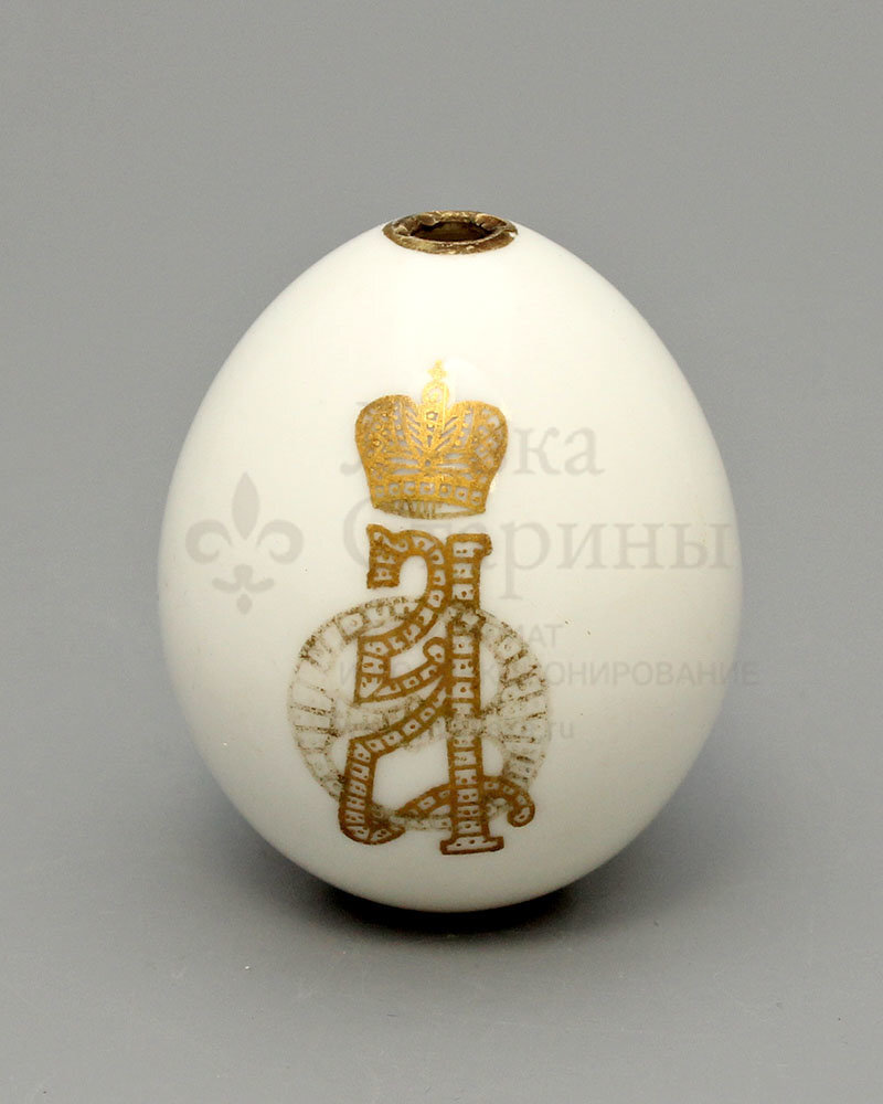 Антикварное пасхальное яйцо «Александра Федоровна», фарфор, позолота, ИФЗ, кон. 19, нач. 20 вв. В продаже! Фото с нашего сайта dvaveka.ru