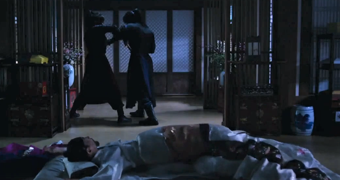 Злодей спит - драка идёт.