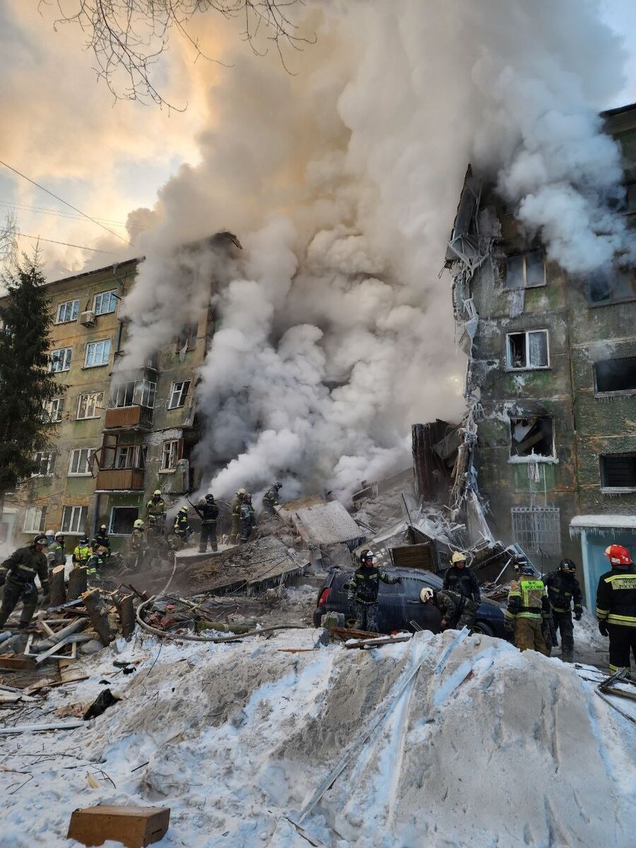 Взрыв газа в Новосибирске: я оказался рядом с домом, у которого вырвало  подъезд | Вадим Алексеев | Дзен