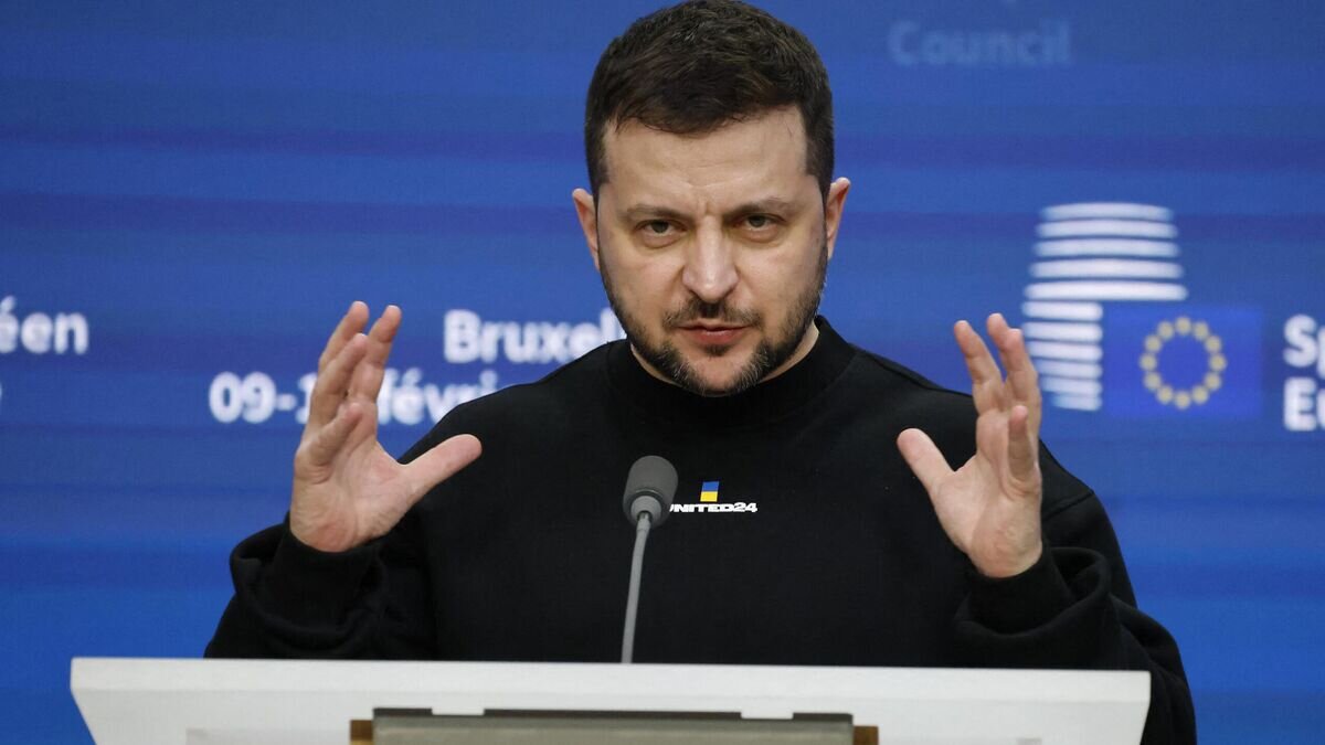    Президент Украины Владимир Зеленский во время пресс-конференции на саммите ЕС в Брюсселе© AFP 2023 / LUDOVIC MARIN