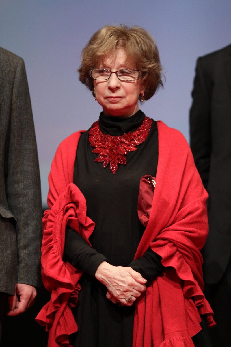    Лия Ахеджакова