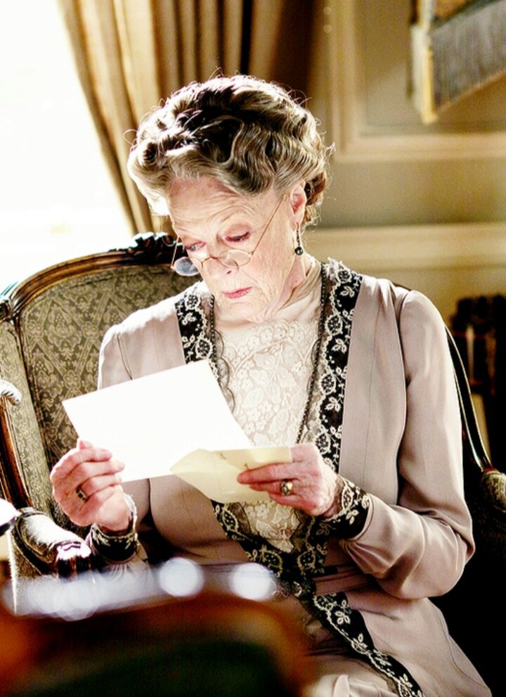 Мэгги смит аббатство даунтон 2019. Аббатство даунтон графиня. Аббатство даунтон вдовствующая графиня. Аббатство даунтон вдовствующая графиня. Аббатство даунтон графиня вайолет.