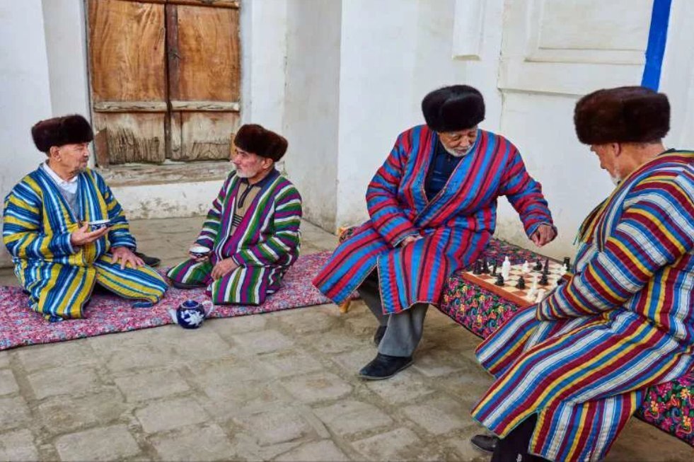 Зачем в Узбекистане местные жители тепло одеваются даже в 50-градусную жару
