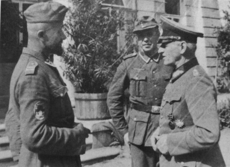 Эрнст Кёстринг (справа) источник:https://clck.ru/33XLpS