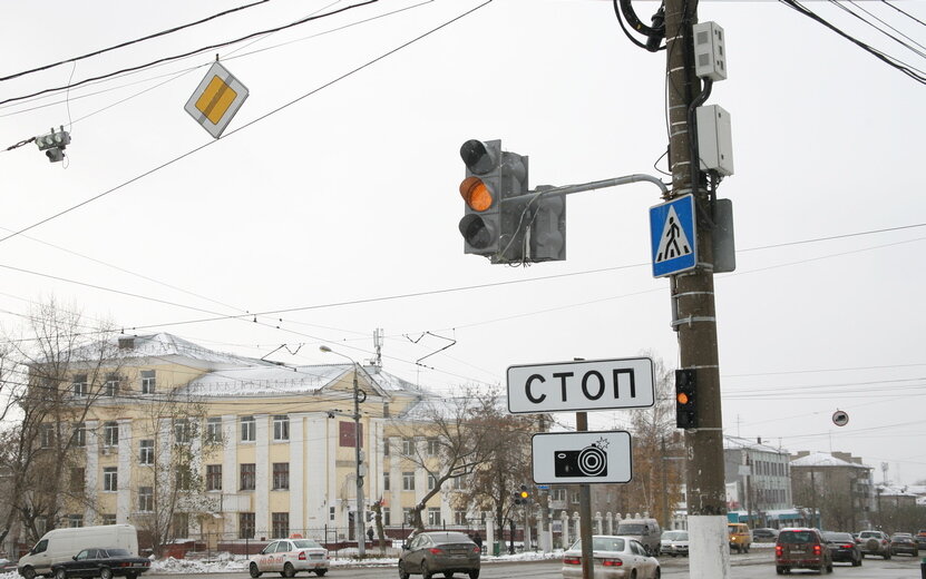    Есть вопрос: будут ли водителей Ижевска штрафовать за проезд на желтый?
