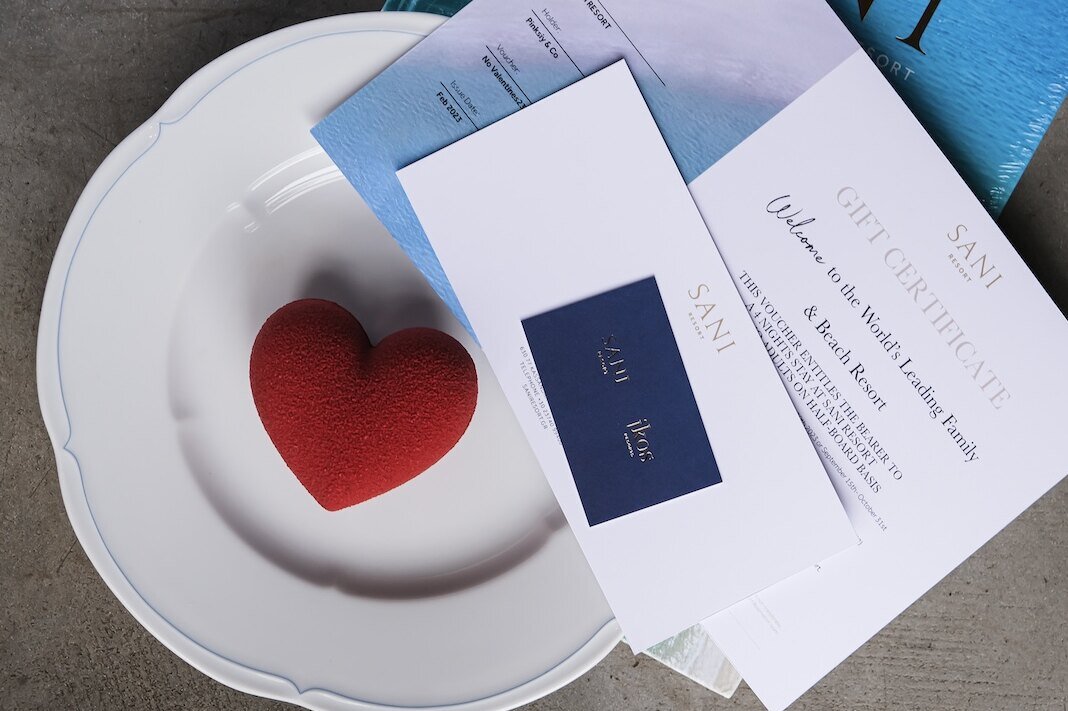     Особенное одеяло, бриллианты в виде сердец и парные аксессуары для влюбленных: особенные подарки и специальные предложения ко Дню Святого Валентина