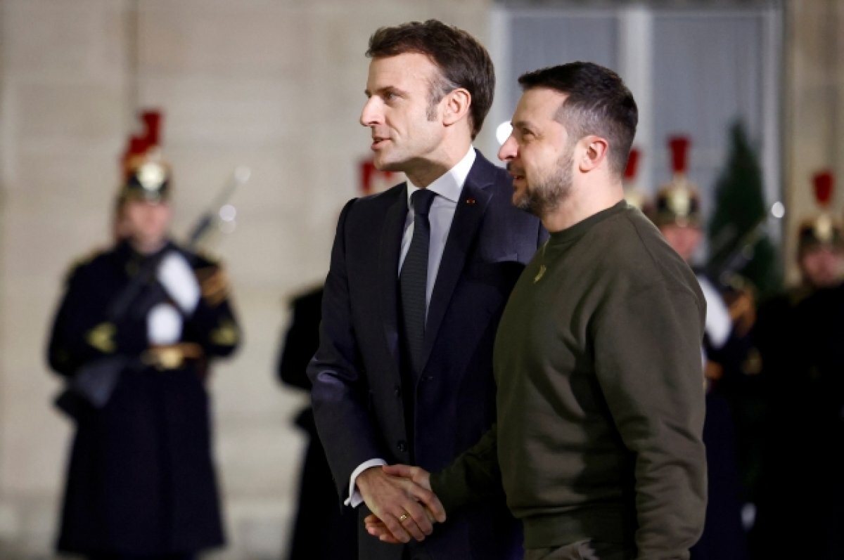    Politico: Макрон променял вечер с женой на встречу с Зеленским