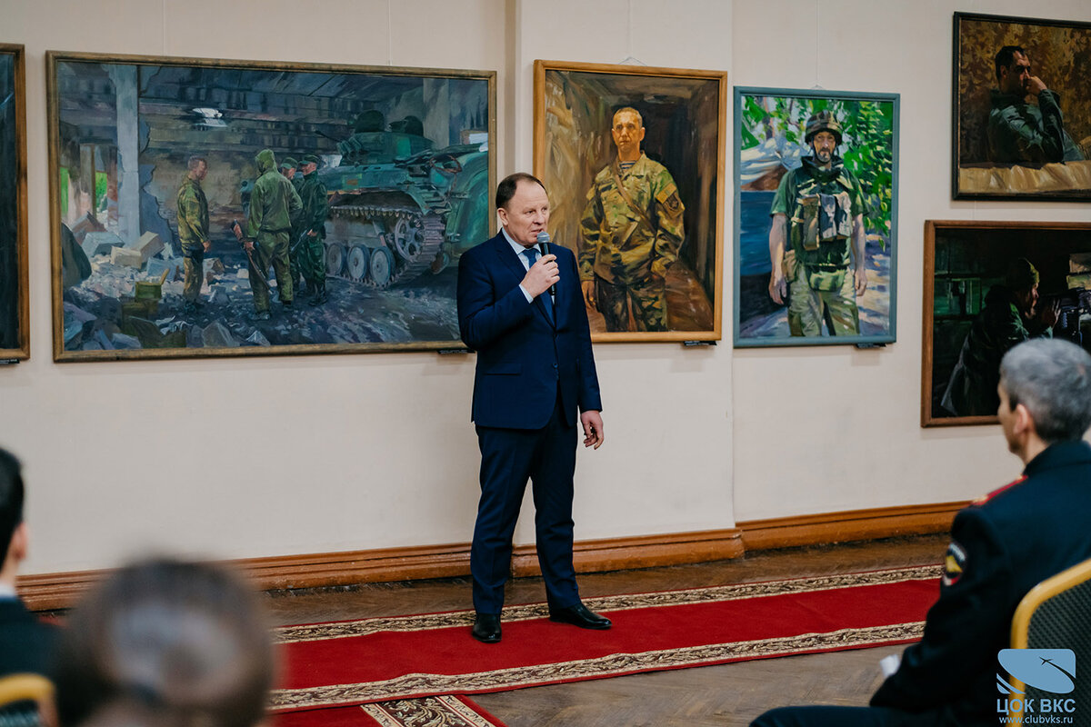 В Центральном офицерском клубе ВКС открылась персональная выставка «Донбасс за нами» художника Максима Фаюстова