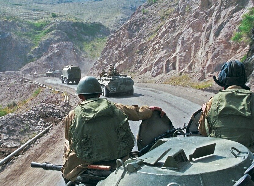 На дорогах Афганистана // Киселев В. П. Вспомним Афганистан: военный дневник. Фотоальбом. CZ: OST-R. 2006. 264 c.