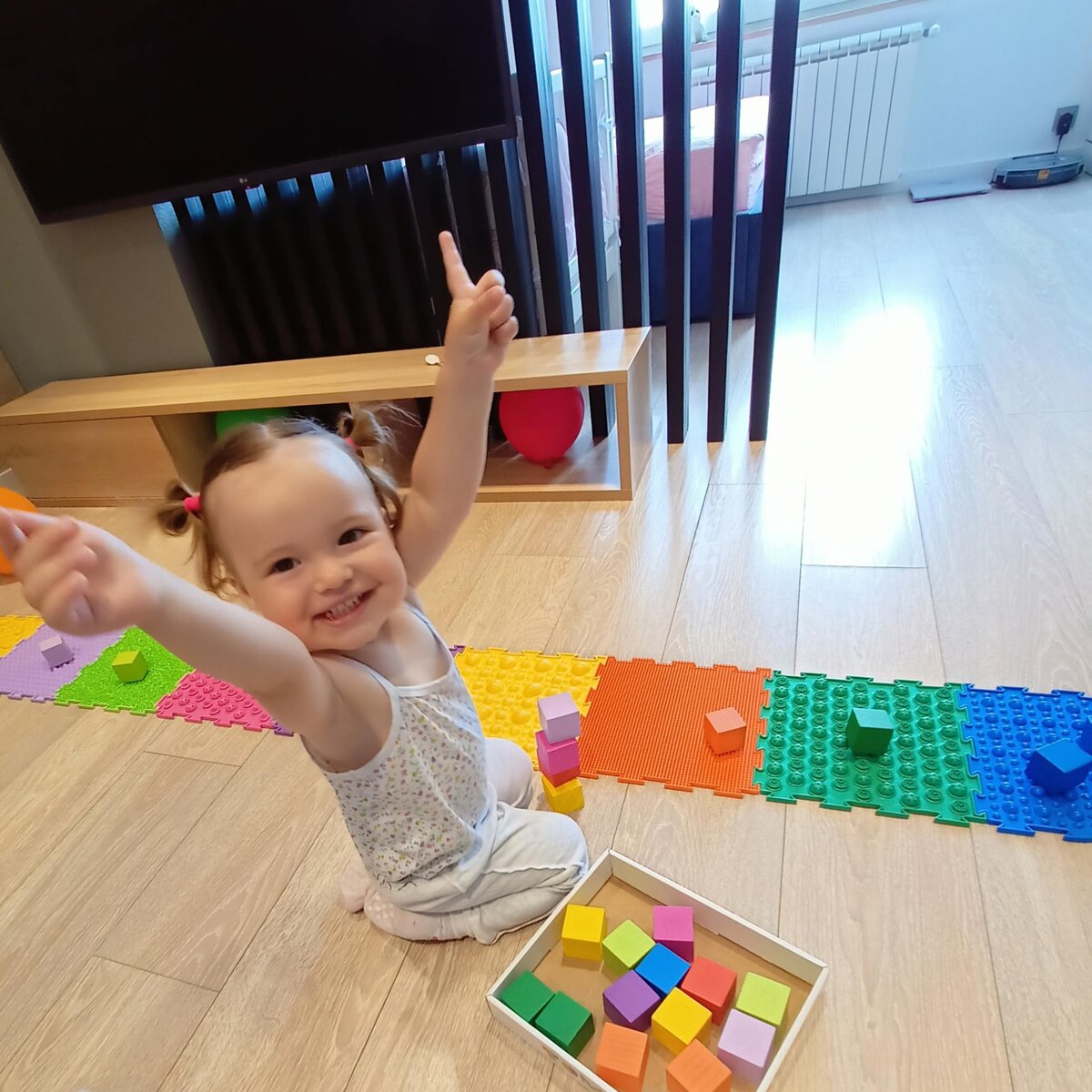 С кубиками просто повезло, цвета совпали с ортоковриком