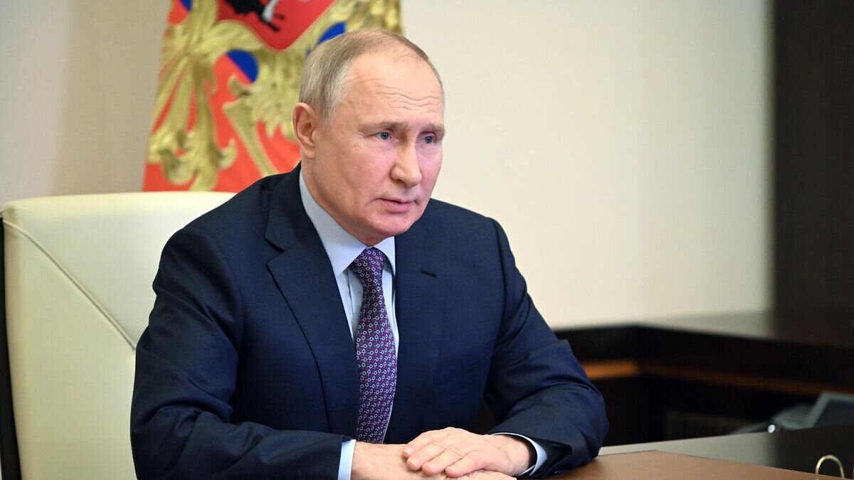    Президент РФ Владимир Путин проводит оперативное совещание с постоянными членами Совета безопасности РФ© РИА Новости / Павел Быркин