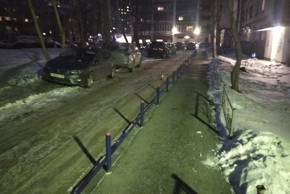     Сообщение об инциденте на улице Блюхера появилось вечером 13 февраля. Фото: отделение пропаганды ГИБДД по Екатеринбургу Алексей БУЛАТОВ