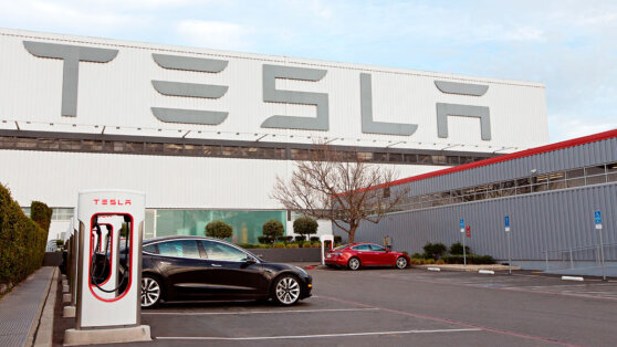    СМИ: руководство Tesla уволило десятки сотрудников за попытку сформировать профсоюз Сергей Бунеев