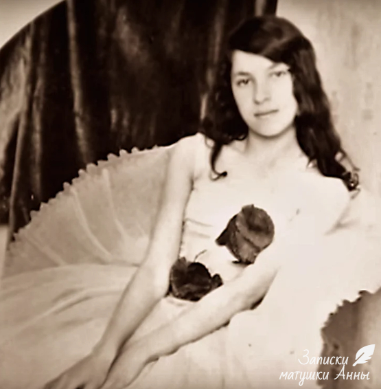 Агния Волова (буд. Барто) в юности