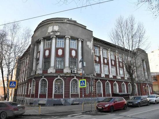     Школа №2 в Саратове. Фото: пресс-служба губернатора Саратовской области