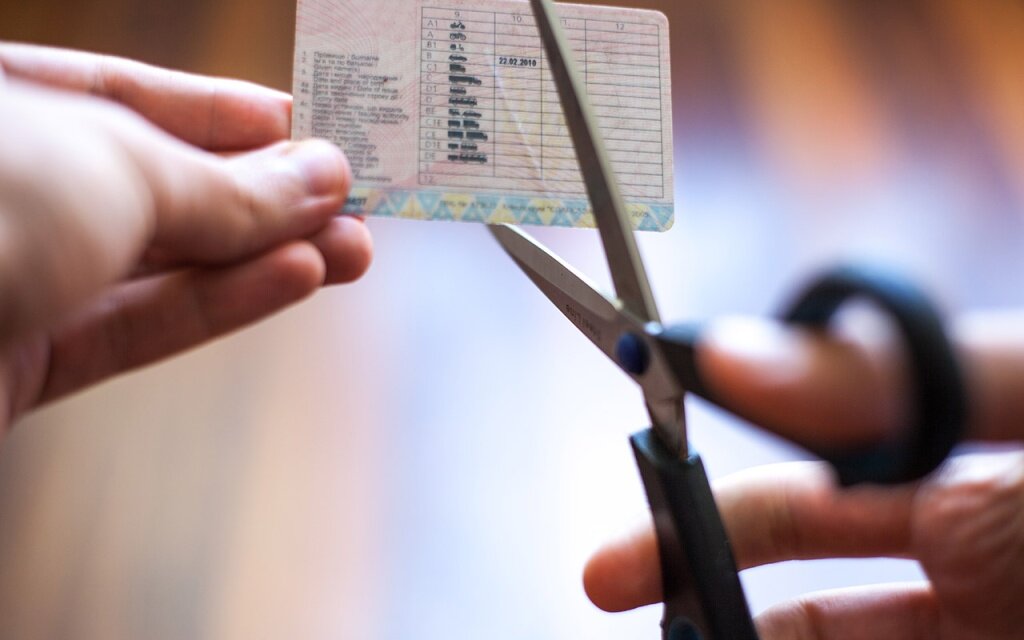 Тверские ГИБДД и прокуратура совместно изымают водительские права по медицинским показаниям