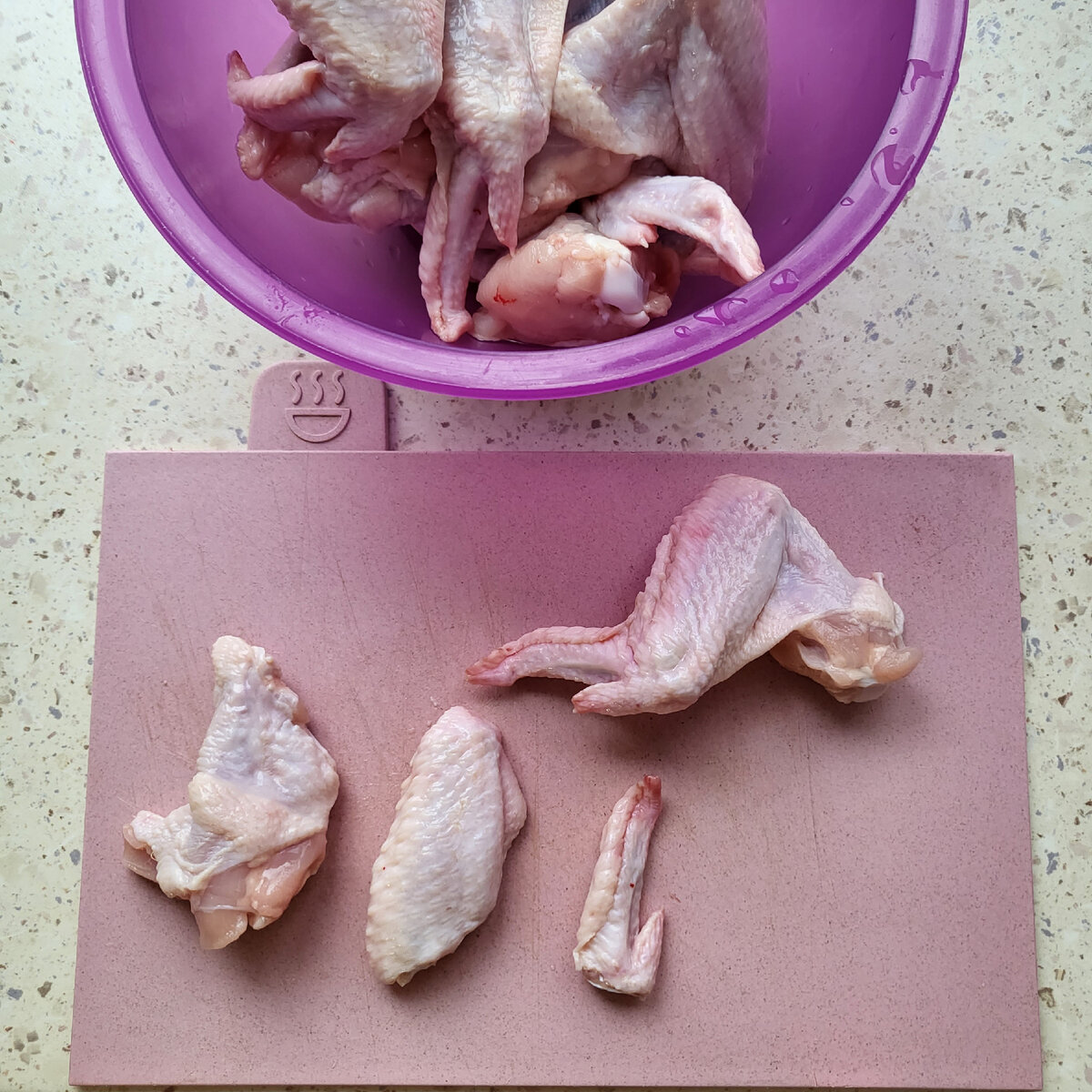 Я отделяю как вы видите на фото последнюю фалангу. Она нам не нужна😊. 