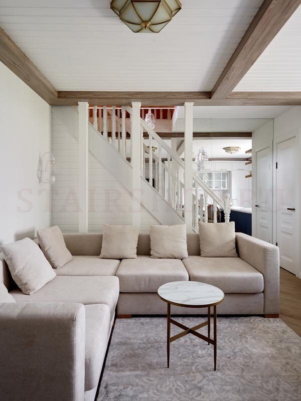 белая лестница в интерьере