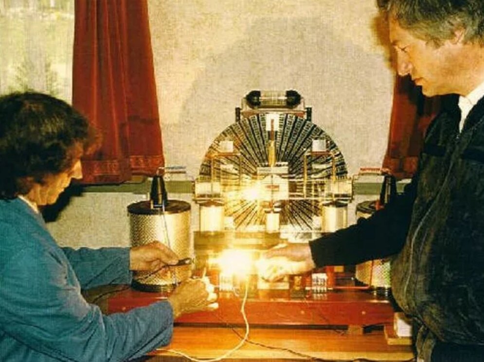 Фотография действующей машины ТЕСТАТИКА из старого журнала