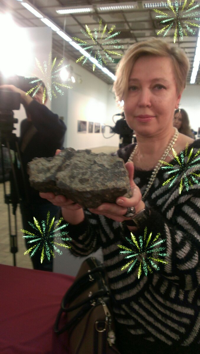 С Челябинским метеоритом в руках