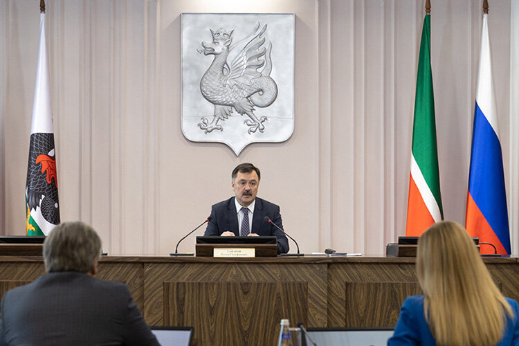   Утреннее совещание в исполкоме Казани началось с итогов работы управления административно-технической инспекции. На фото руководитель исполкома Казани Рустем Гафаров Фото: kzn.ru