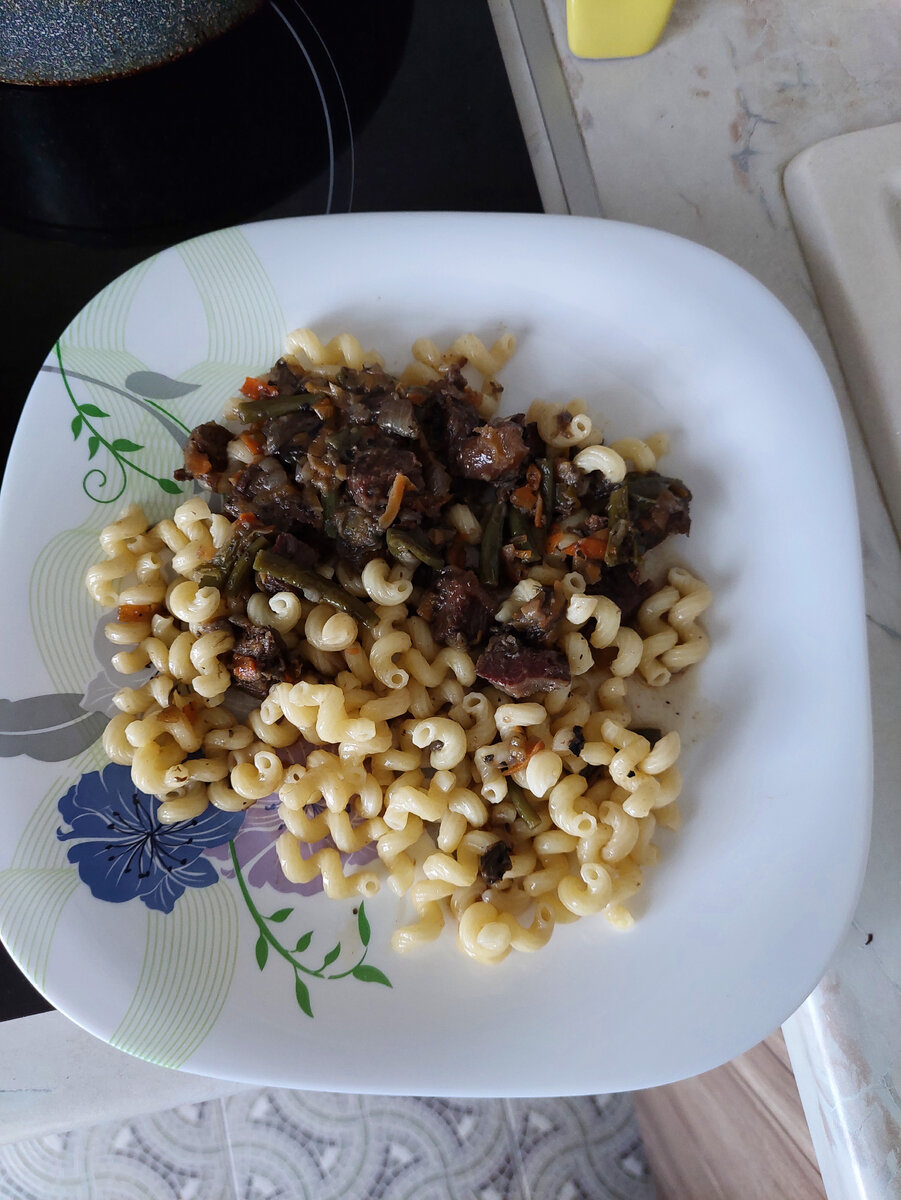 А это та же порция в большой тарелке. 